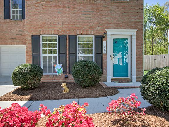3rd image of 914 Woodlake Dr