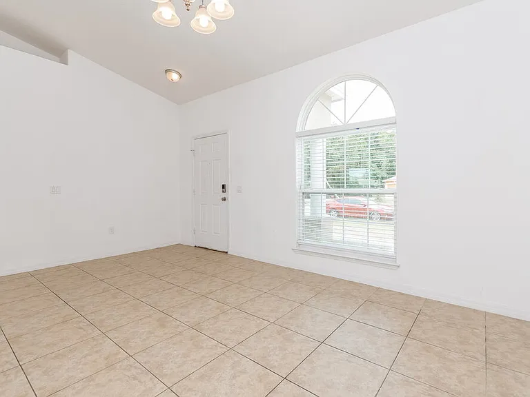1143 Doncaster Ct — Photo 6