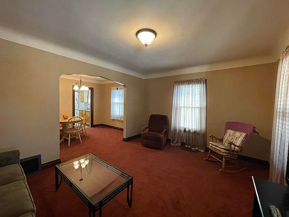 4th image of 223 Ferris St