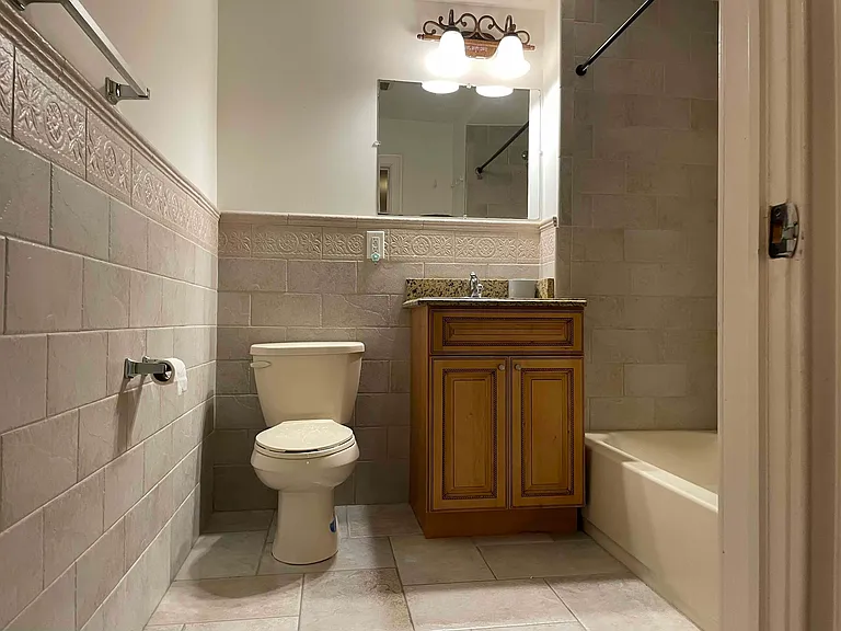1215 New York Ave #404 — Photo 9