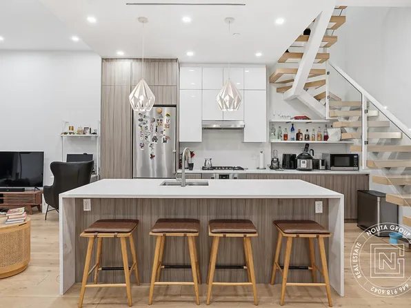 249 East 50th Street image 1 of 15