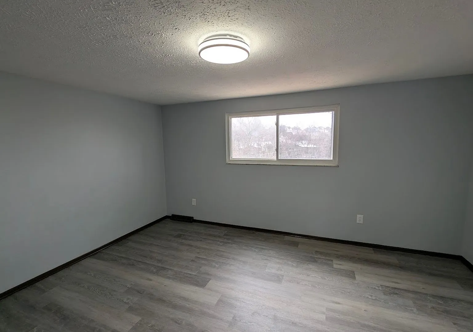 Avalon / Bellevue Border - Large 2 Br Townhouse, Central Air, Garage — Photo 4
