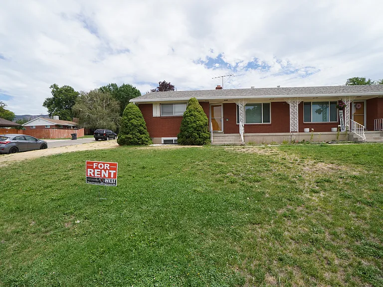 4402 Jefferson Ave — Photo 1
