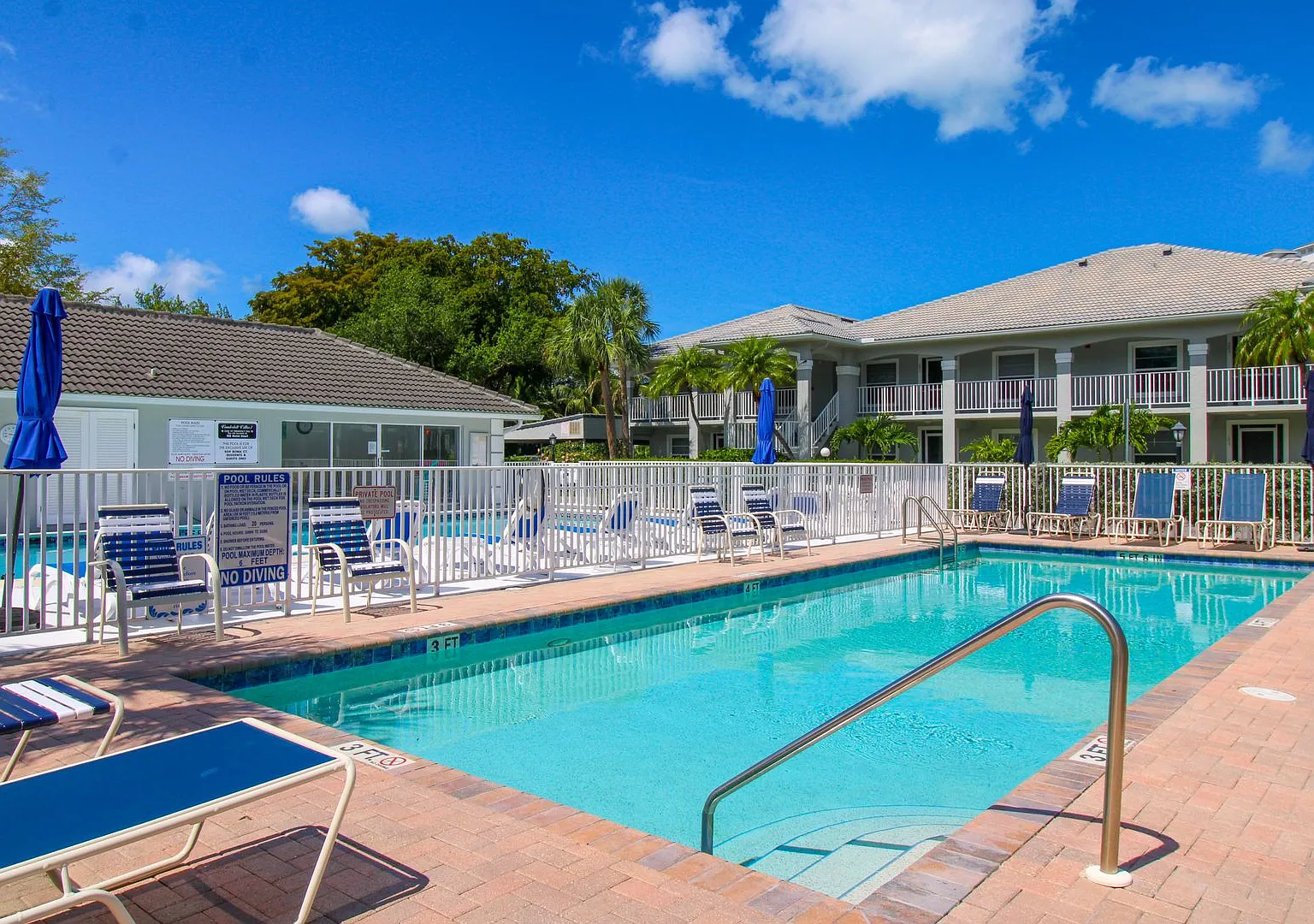 Furnished 3/2 Condo Seasonal Or Annual Vanderbilt Beach Community Pool — Photo 1