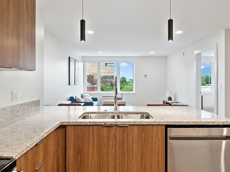 West 6th Apartments — Photo 22