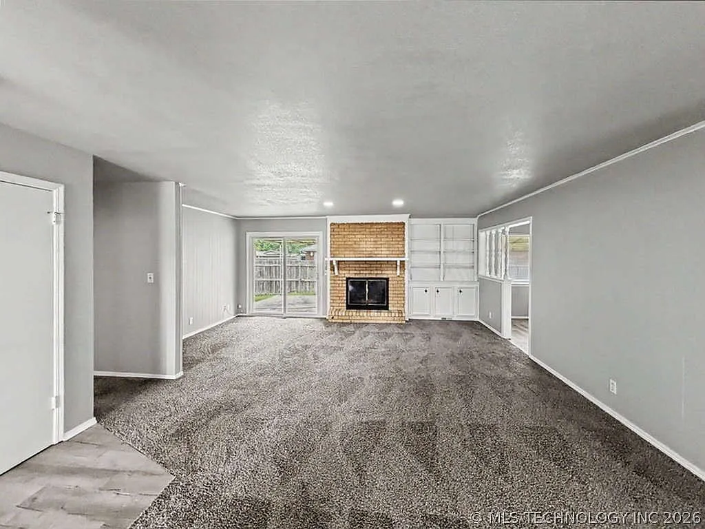 3 bed, 2.0 bath, 1714 sqft, $1,995 — Photo 3