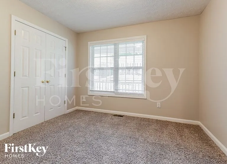940 Willow Hollow Dr — Photo 12