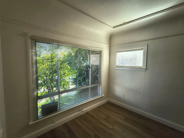 704 Simon St #&-22186 — Photo 5