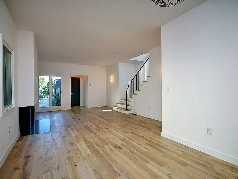 109 N Flores St #109 — Photo 4