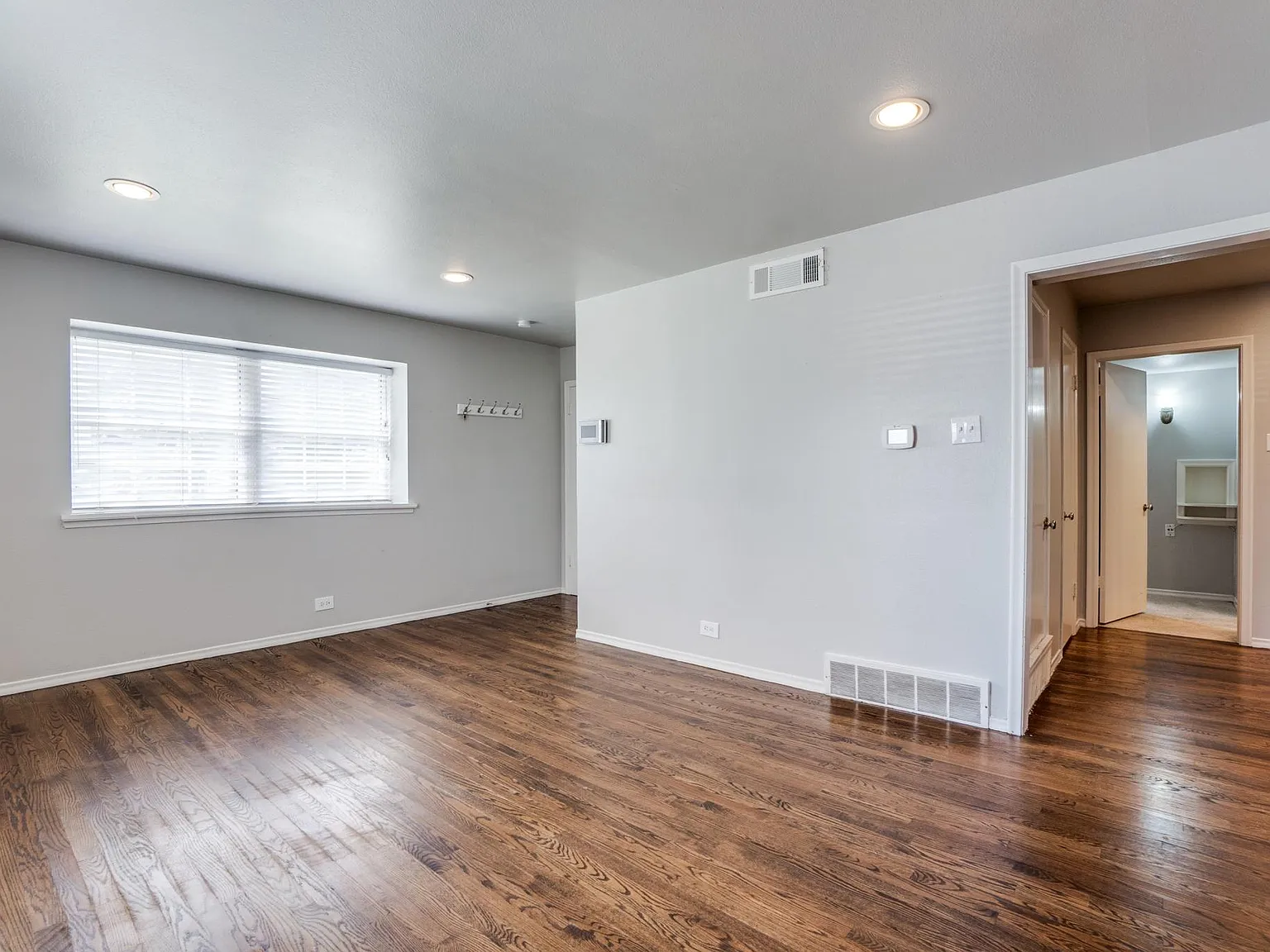 1 bed, 875 sqft, $2,000 — Photo 3