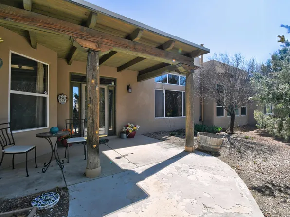 26 Campo Rd, Tijeras, NM 87059