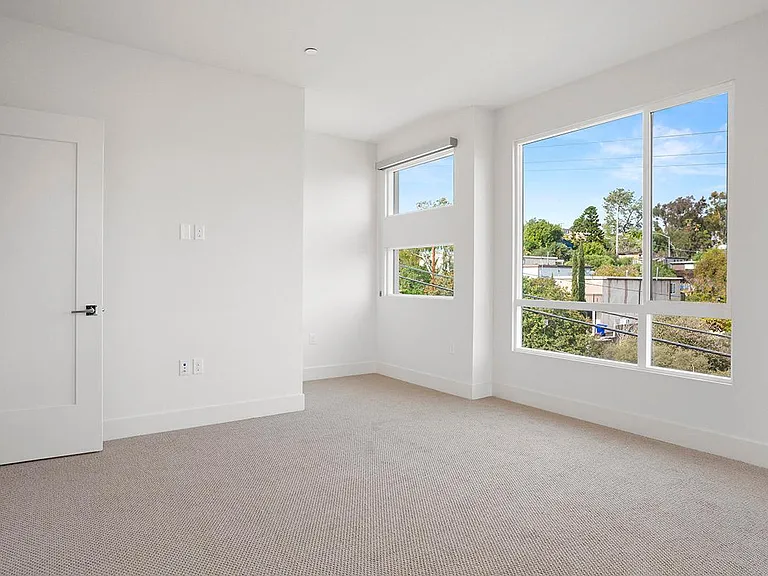 Primary suite windows