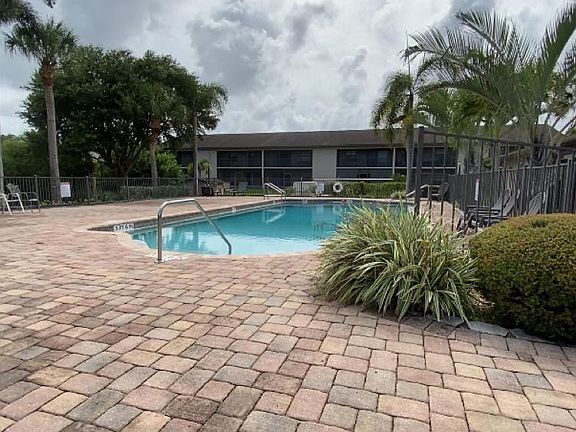4th image of 2937 Regency Dr #2937
