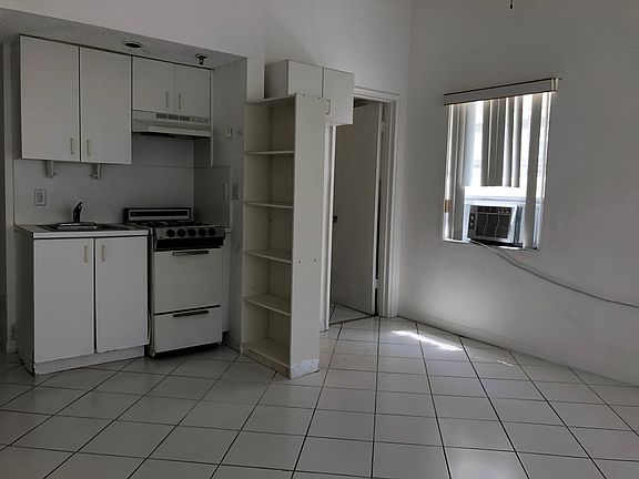 3rd image of 2618 Collins Ave APT 436