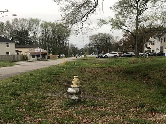 5th image of 2112 Christian Ave