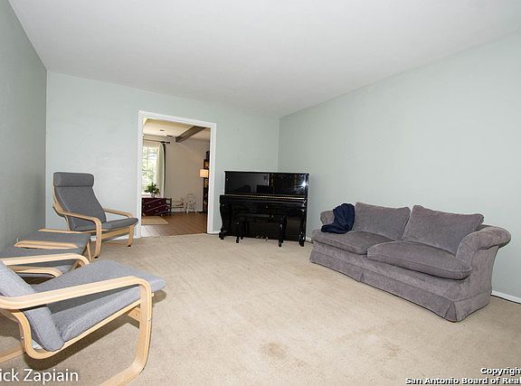 4th image of 1351 Spanish Oaks