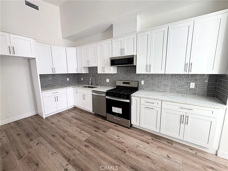 1623 W 255th St — Photo 2