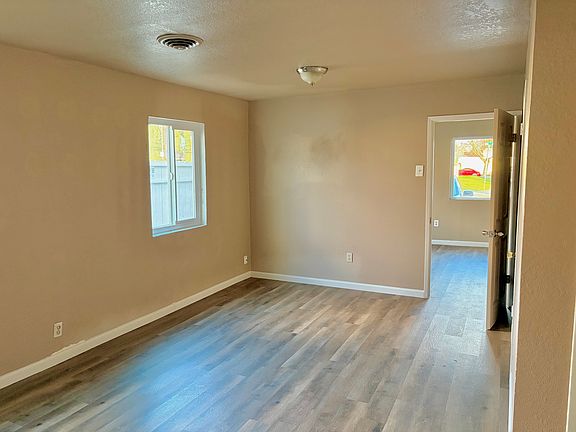 5th image of 3117 Holly Dr APT A
