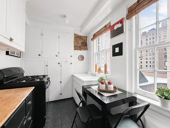 5th image of 170 E 78th St APT 8F