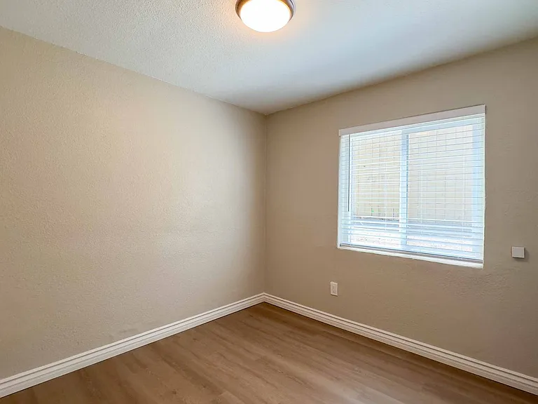9922-9934 Buena Vista Dr — Photo 12