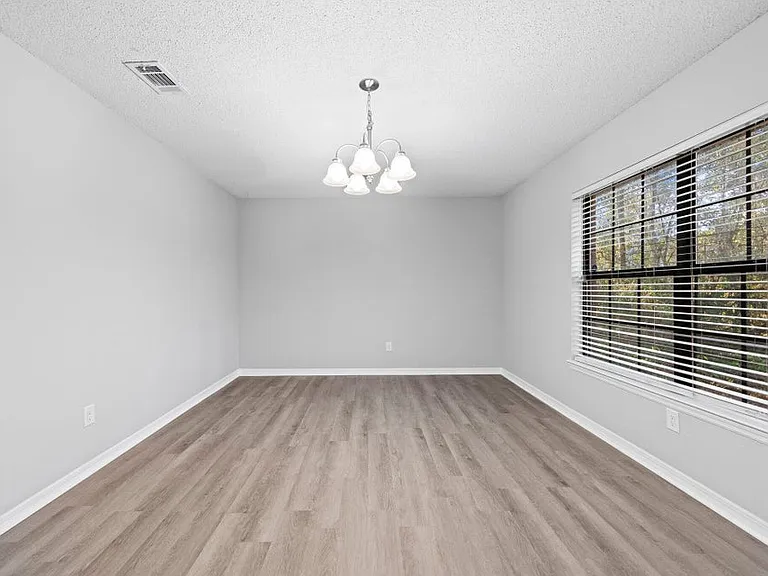 723 Prestwick Dr — Photo 8