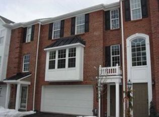 118 Chapel Harbor Dr, Pittsburgh, PA