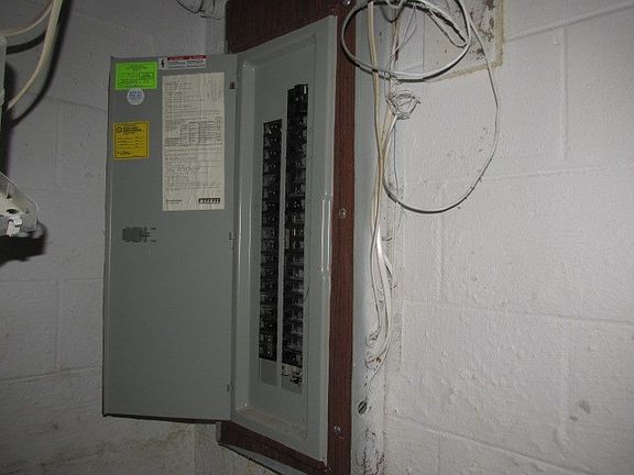 4th image of 1052 Dearborn Circle Gln