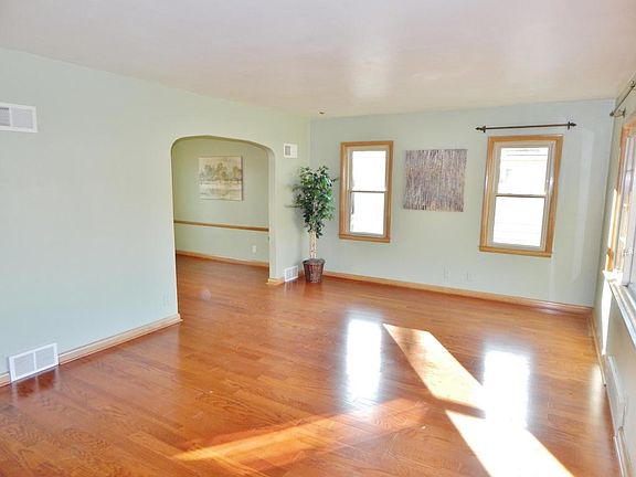 5th image of 7164 N Seneca Ave