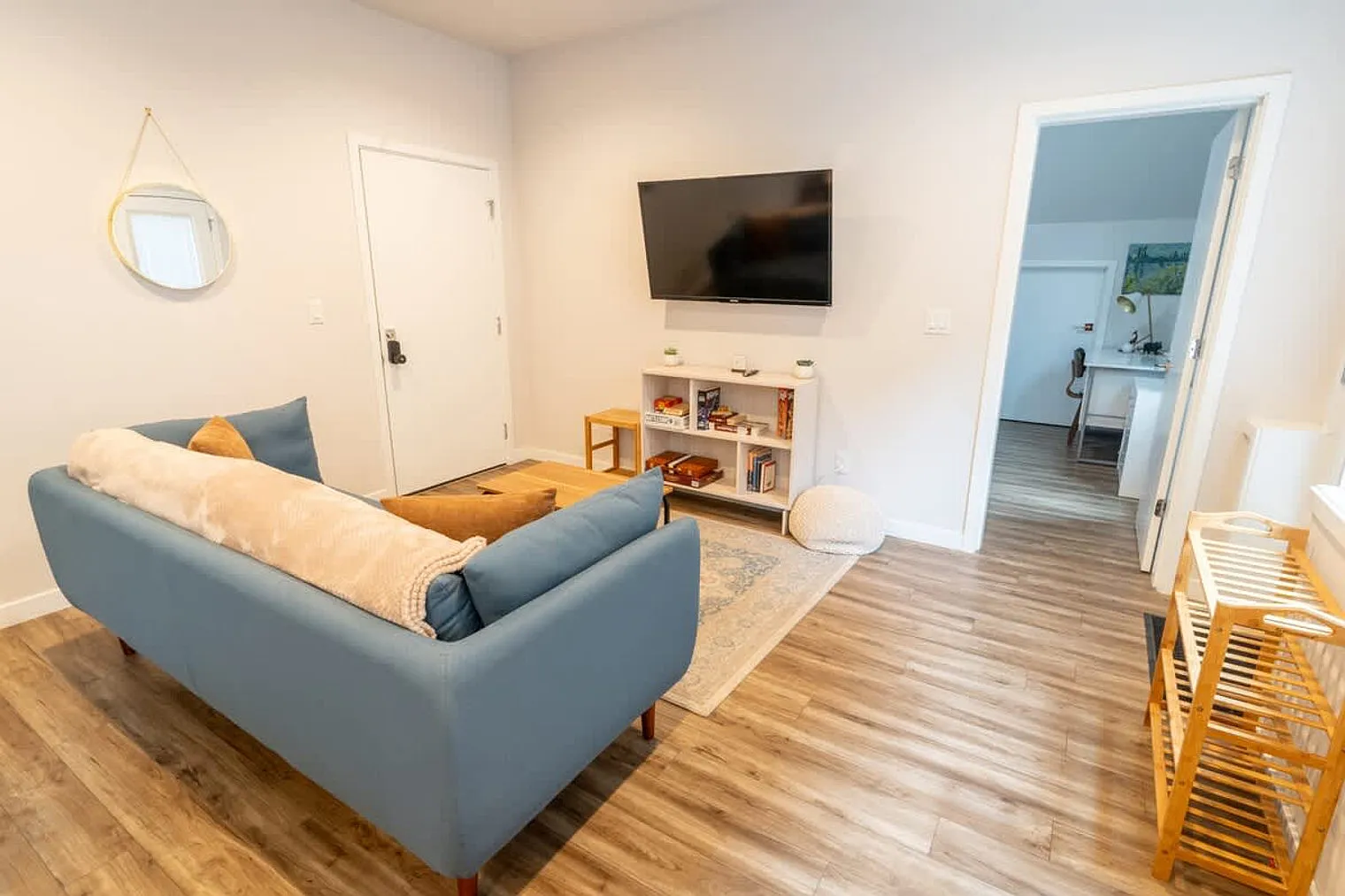 2 bed, 1.0 bath, 785 sqft, $3,586 — Photo 4