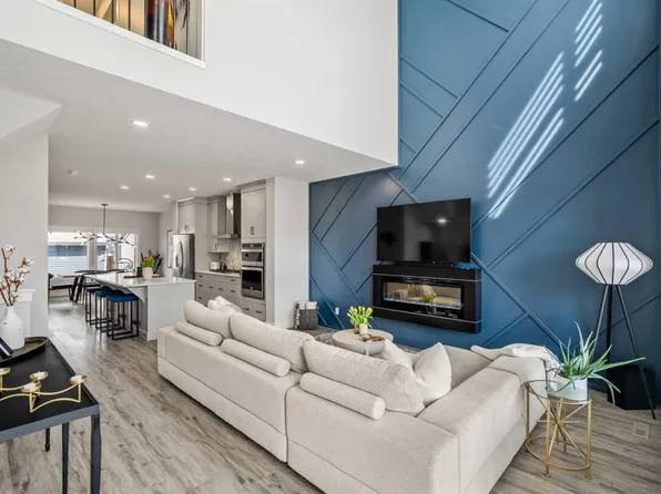 262 N Belmont Heath SW, Calgary, AB T2X 4N4