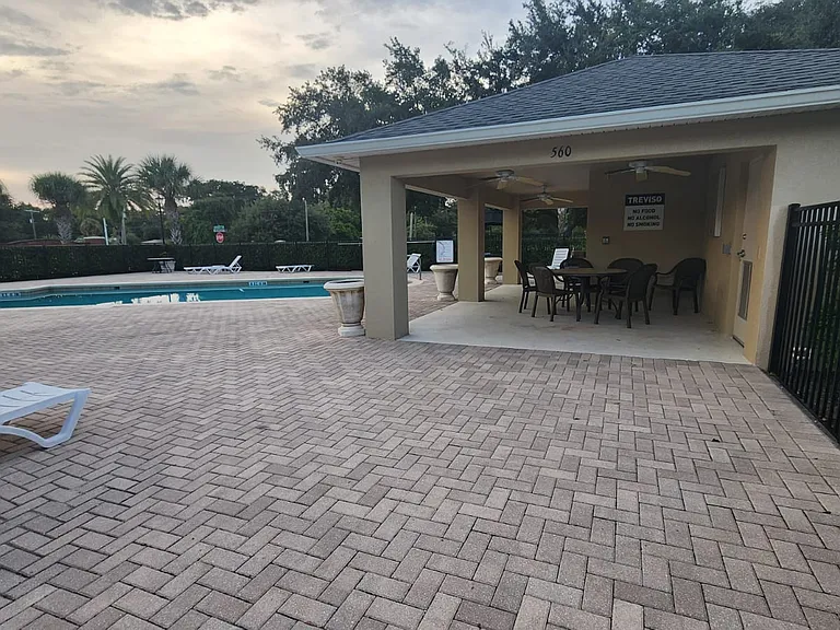 372 Carina Cir — Photo 22