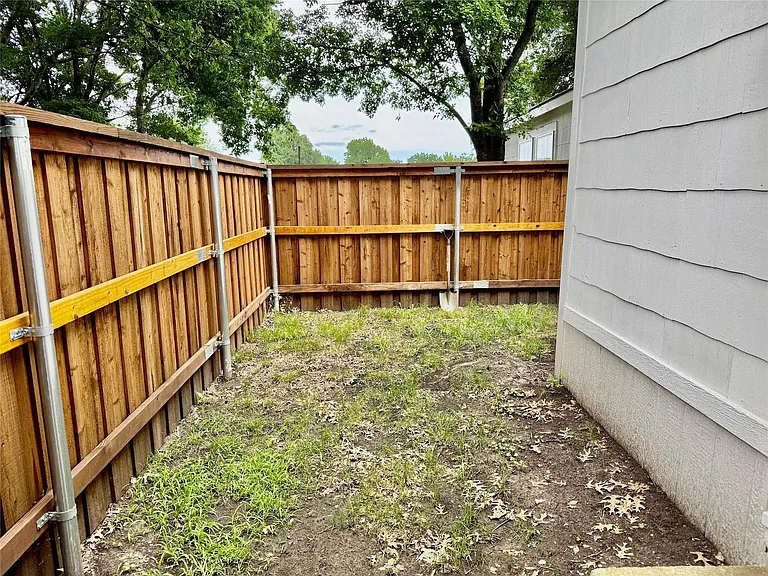 1197 FM 697 — Photo 33