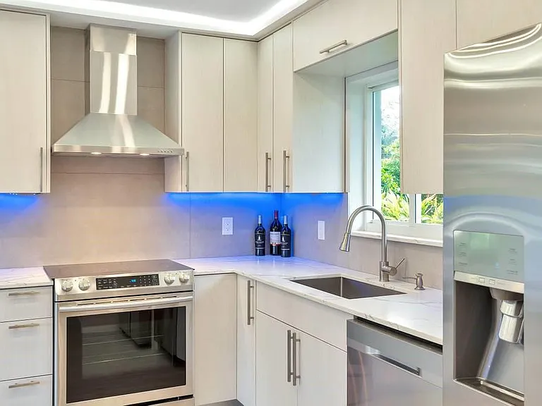 2417 Bayview Dr — Photo 24