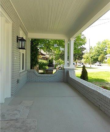 3rd image of 1507 Sweetbriar Ave #A