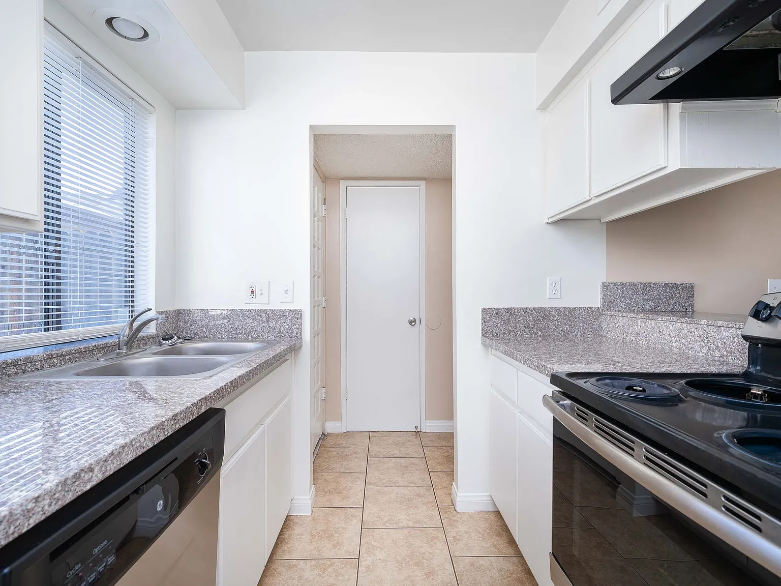 2601 Actis - C — Photo 2