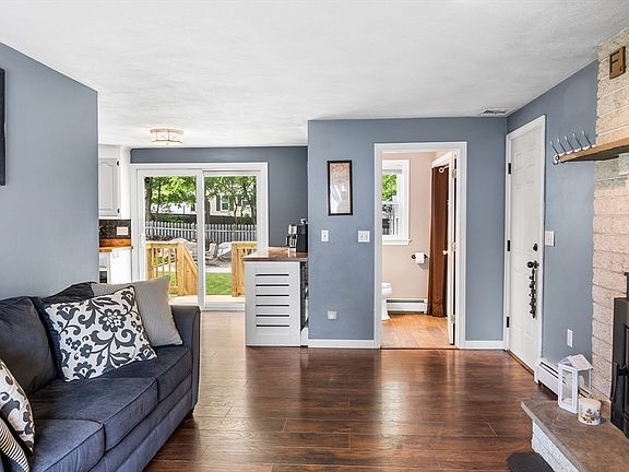 4th image of 24 Lantern Ln