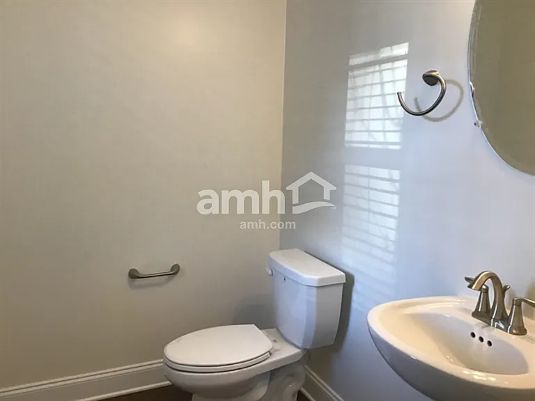 84 Lindridge Dr — Photo 6