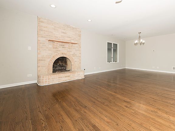 4th image of 504 N La Grange Rd #2