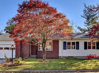 40 Wriston Dr, Providence, RI 02906
