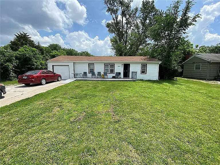 3 bed, 1008 sqft, $1,490 — Photo 1