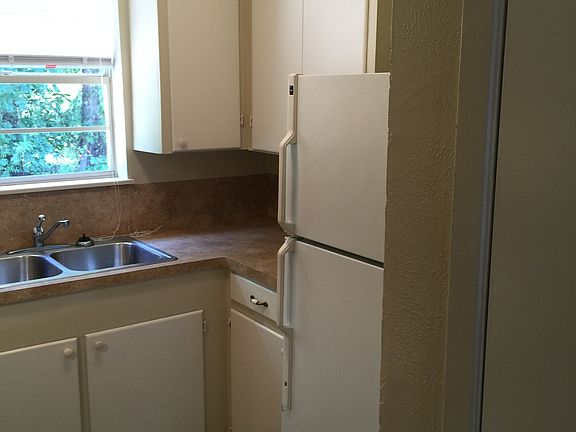 3rd image of 629 N Beaulah St