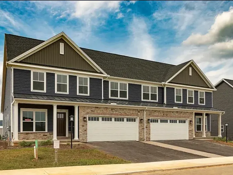 121 Aeropointe Ln #121 — Photo 1