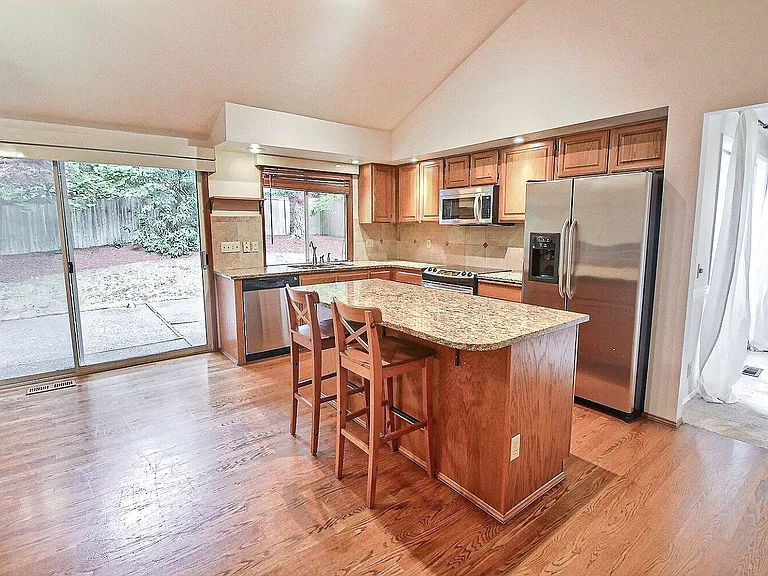 23952 SE 40th Pl — Photo 3
