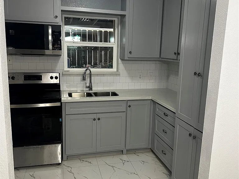 9505 Neuens Rd #10 — Photo 1