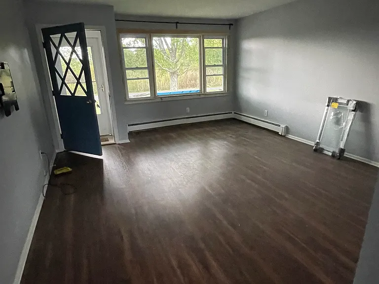 1138 Albany Post Rd — Photo 2