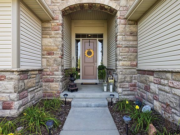 3rd image of 9733 Andre Cir