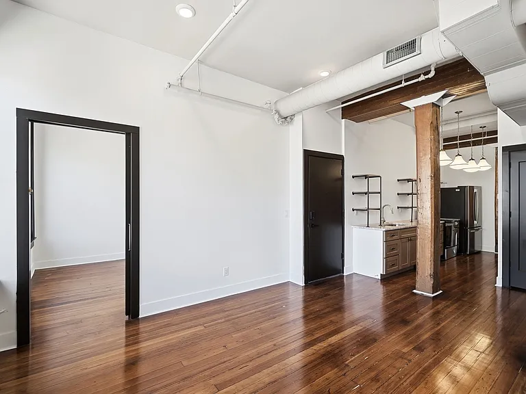 907 Main St #10 — Photo 12