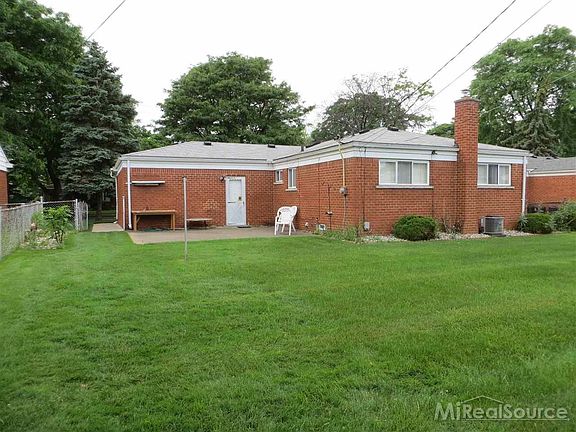 5th image of 27104 Huntington Dr