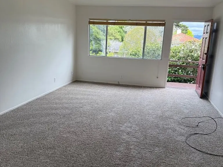 544 Van Buren St — Photo 4