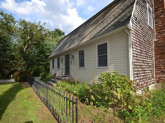 3rd image of 75 Winter St